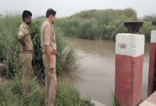 झील की झाड़ियों में फंसा मिला युवक का शव, शिनाख्त में जुटी पुलिस