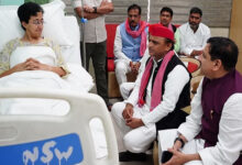 आतिशी से मिलने एलएनजेपी अस्पताल पहुंचे अखिलेश यादव, माकपा नेता वृंदा करात ने भी जल मंत्री का जाना हाल