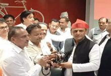 बसपा के पूर्व सांसद हाजी फजलुर्रहमान सपा में हुए शामिल