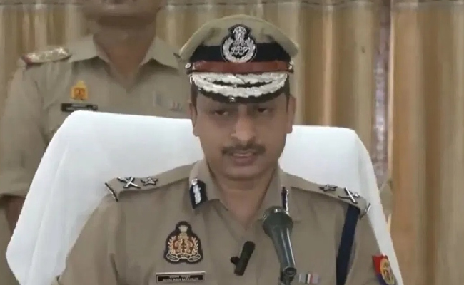 हाथरस मामले में पुलिस ने 6 आयोजक को किया गिरफ्तार हाथरस मामले में पुलिस ने 6 आयोजक को किया गिरफ्तार