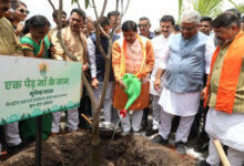 मुख्यमंत्री डॉ. मोहन यादव ने केंद्रीय वन एवं पर्यावरण मंत्री श्री भूपेंद्र यादव के साथ बीएसएफ रेंज क्षेत्र में वृक्षारोपण किया