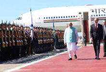 मॉस्को पहुंचे पीएम मोदी, एयरपोर्ट पर दिया गया गार्ड ऑफ ऑनर