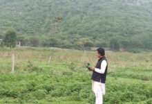 सांसद श्री शंकर लालवानी ने ड्रोन से किया बीजारोपण सांसद श्री शंकर लालवानी ने ड्रोन से किया बीजारोपण