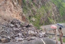 उत्तराखंड में बारिश से तबाही, बद्रीनाथ नेशनल हाइवे पर भारी भूस्खलन उत्तराखंड में बारिश से तबाही, बद्रीनाथ नेशनल हाइवे पर भारी भूस्खलन