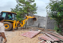 संवेदनशील मुख्यमंत्री की सख्त कार्रवाई : सेजबहार में सरकारी जमीन से हटाया गया बेजा कब्जा, पक्के निर्माण और तार फेंसिग घेरा भी तोड़ा