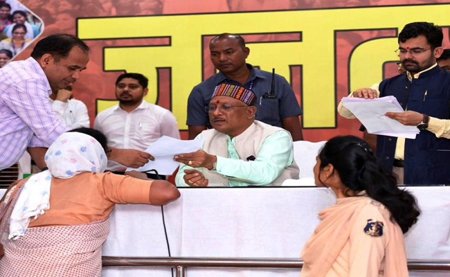दूसरे सप्ताह भी मुख्यमंत्री के जनदर्शन में नागरिकों में जबरदस्त उत्साह दूसरे सप्ताह भी मुख्यमंत्री के जनदर्शन में नागरिकों में जबरदस्त उत्साह