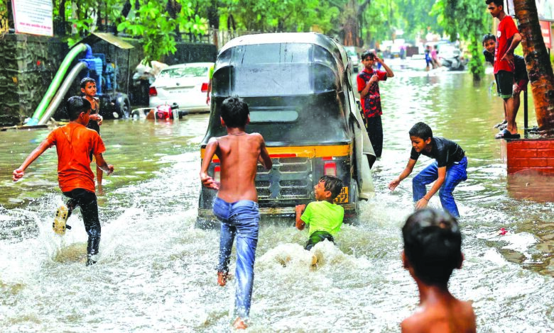महाराष्ट्र में बारिश का रेड अलर्ट, स्कूल-कॉलेज बंद, परीक्षाएं टलीं महाराष्ट्र में बारिश का रेड अलर्ट, स्कूल-कॉलेज बंद, परीक्षाएं टलीं