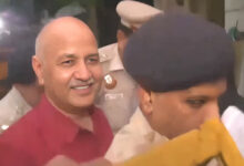 17 महीने बाद जेल से बाहर आए मनीष सिसोदिया, बोले- तानाशाही सरकार से बचाएगा संविधान