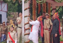 मंत्री कैलाश विजयवर्गीय ने किया झंडावंदन, कहा- जनता की भागीदारी से इंदौर का नाम दुनिया में हो रहा रोशन