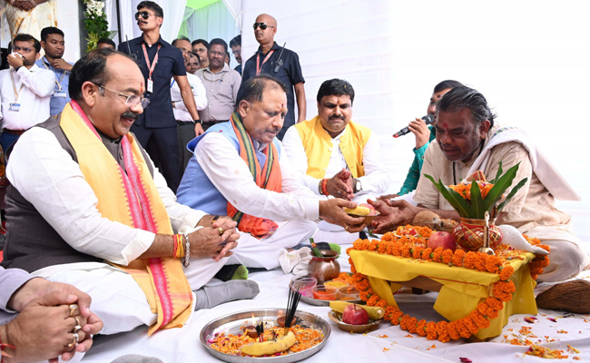 मुख्यमंत्री श्री साय ने दुर्ग के भूमिपूजन कार्यक्रम के दौरान की अनेक घोषणाएं मुख्यमंत्री श्री साय ने दुर्ग के भूमिपूजन कार्यक्रम के दौरान की अनेक घोषणाएं