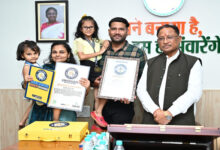 नन्ही रिकॉर्ड होल्डर बेटियों को मुख्यमंत्री ने दिया आशीर्वाद