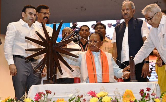 छत्तीसगढ़ में खादी वस्त्रों की खरीद पर मिलेगी 25% की बड़ी छूट छत्तीसगढ़ में खादी वस्त्रों की खरीद पर मिलेगी 25% की बड़ी छूट