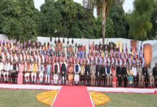 राष्ट्रपति श्रीमती द्रौपदी मुर्मु ने छत्तीसगढ के आदिवासियों के साथ लिया सामुहिक छायाचित्र