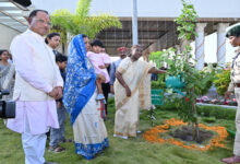 राष्ट्रपति श्रीमती द्रौपदी मुर्मु ने मुख्यमंत्री निवास में रोपा बेल का पौधा राष्ट्रपति श्रीमती द्रौपदी मुर्मु ने मुख्यमंत्री निवास में रोपा बेल का पौधा