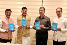 मुख्यमंत्री डॉ. यादव ने वरिष्ठ प्रशासनिक अधिकारी श्री पिथोडे की पुस्तक का किया विमोचन