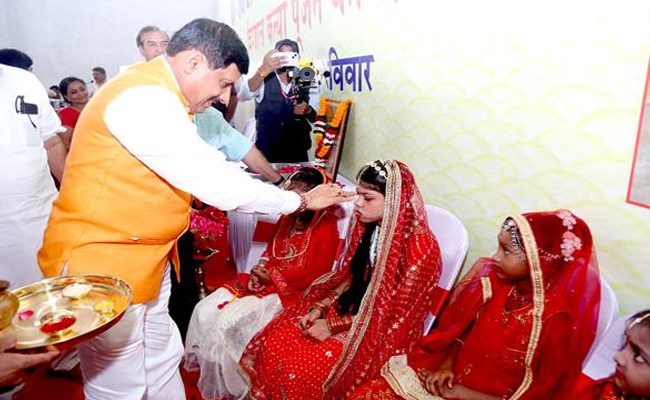 कन्या-पूजन मातृ-शक्ति की आराधना का प्रतीक: मुख्यमंत्री डॉ. यादव कन्या-पूजन मातृ-शक्ति की आराधना का प्रतीक: मुख्यमंत्री डॉ. यादव