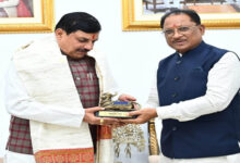 मुख्यमंत्री श्री विष्णु देव साय ने मध्यप्रदेश के मुख्यमंत्री डॉ. मोहन यादव का अपने निवास में आत्मीय स्वागत किया मुख्यमंत्री श्री विष्णु देव साय ने मध्यप्रदेश के मुख्यमंत्री डॉ. मोहन यादव का अपने निवास में आत्मीय स्वागत किया