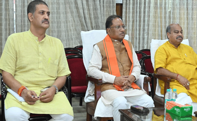 मुख्यमंत्री श्री विष्णु देव साय ने जनप्रतिनिधियों और अधिकारियों के साथ सुनी ‘मन की बात’ की 121वीं कड़ी