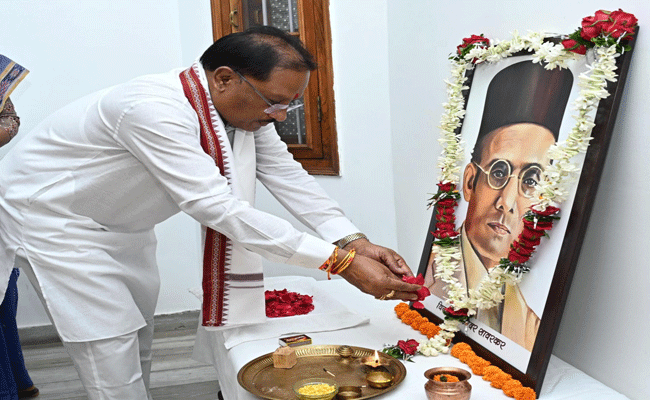 मुख्यमंत्री श्री विष्णु देव साय ने वीर सावरकर की जयंती पर उन्हें किया नमन