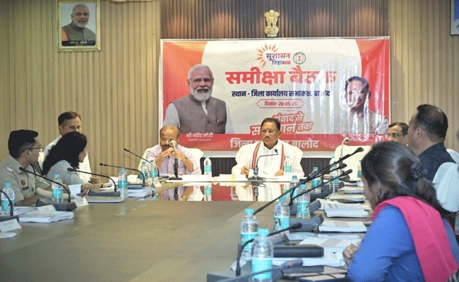 विकसित छत्तीसगढ़ की परिकल्पना साकार करने सभी अधिकारी निष्ठा एवं प्रतिबद्धता से करें कार्य: मुख्यमंत्री श्री विष्णुदेव साय