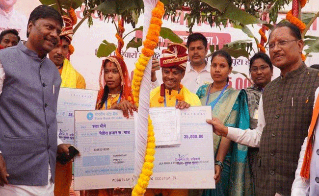 बस्तर में बदल रही तस्वीर, नक्सल हिंसा की जगह अब छाई खुशियां