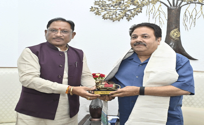 मुख्यमंत्री श्री साय से बीसीसीआई उपाध्यक्ष श्री राजीव शुक्ला ने की सौजन्य मुलाकात