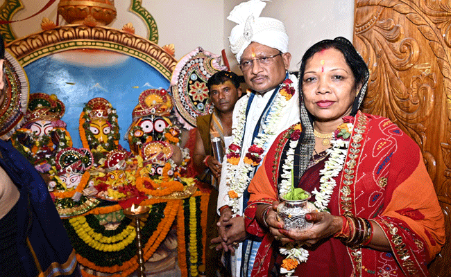 परंपरागत श्रद्धा-भक्ति और उल्लास के वातावरण में निकाली गई भव्य रथयात्रा