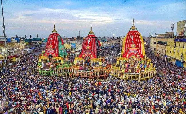 पुरी रथ यात्रा: भगवान जगन्नाथ भाई-बहन के साथ पहुंचे गुंडिचा मंदिर, 9 दिन मौसी के घर करेंगे आराम