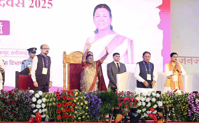 राष्ट्रपति ने अंबिकापुर, छत्तीसगढ़ में ‘जनजातीय गौरव दिवस’ समारोह में गरिमामयी उपस्थिति दर्ज कराई