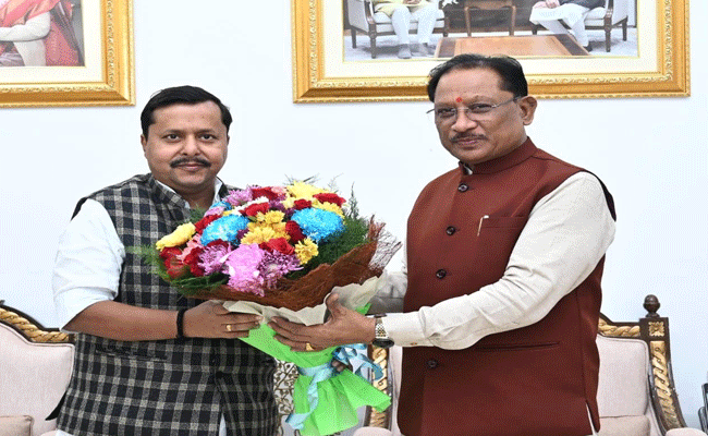 मुख्यमंत्री श्री विष्णु देव साय से बिहार के पथ निर्माण मंत्री श्री नितिन नवीन ने की सौजन्य मुलाकात