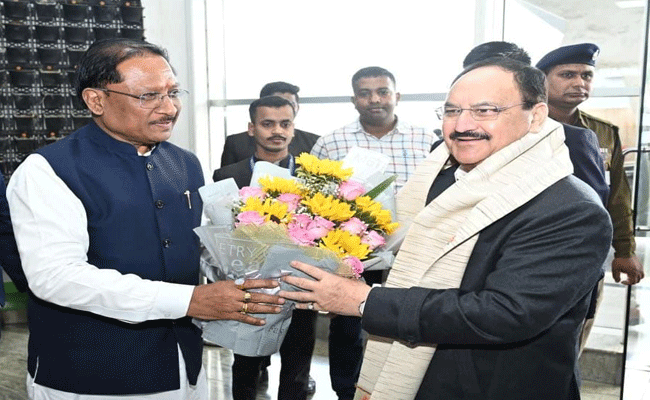 मुख्यमंत्री श्री विष्णुदेव साय ने केंद्रीय स्वास्थ्य एवं परिवार कल्याण मंत्री श्री जे पी नड्डा का किया आत्मीय स्वागत